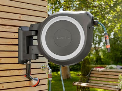https://tradetested.imgix.net/catalog/product/_/9/_970474301_gardena_roll_up_wall_mount_hose_reel_box_35m-2.jpg?fit=fillmax&fill=solid&auto=format%2Ccompress&w=400&h=300